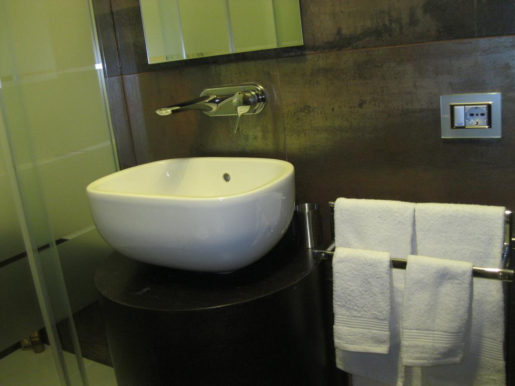 A14 Business Suite Sesto San Giovanni Phòng bức ảnh